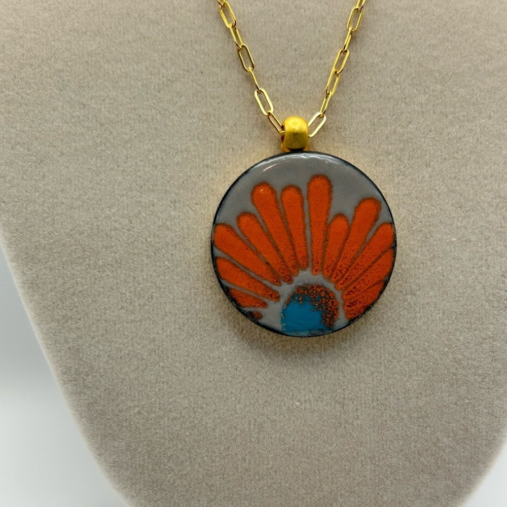 LeighElena Vibrant Orange Blue Magnetic Pendant Necklace Oval Link Gold-tone 18" - Picture 3 of 10